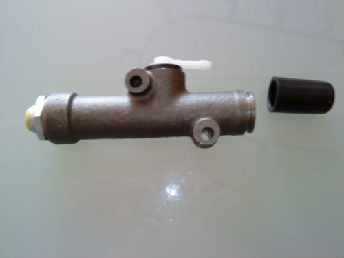 Kupplungsgeberzylinder ( am Pedal)